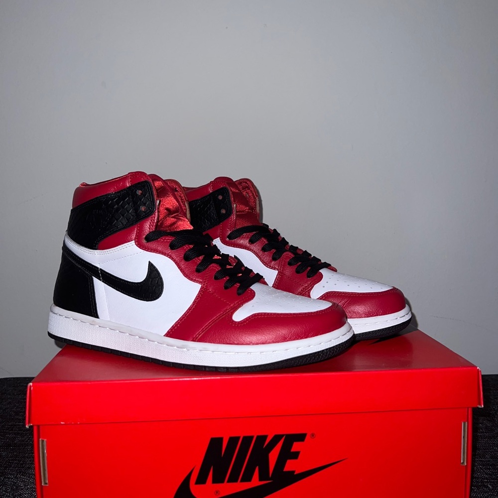 Air Jordan 1 Retro High OG Satin Snake